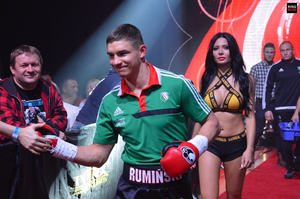 Paweł Rumiński wchodzi do ringu