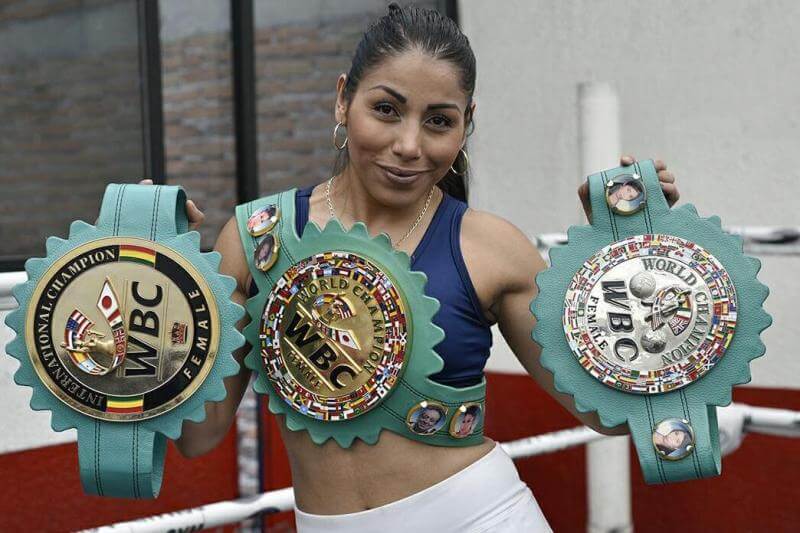 Jessica Chavez z pasami WBC